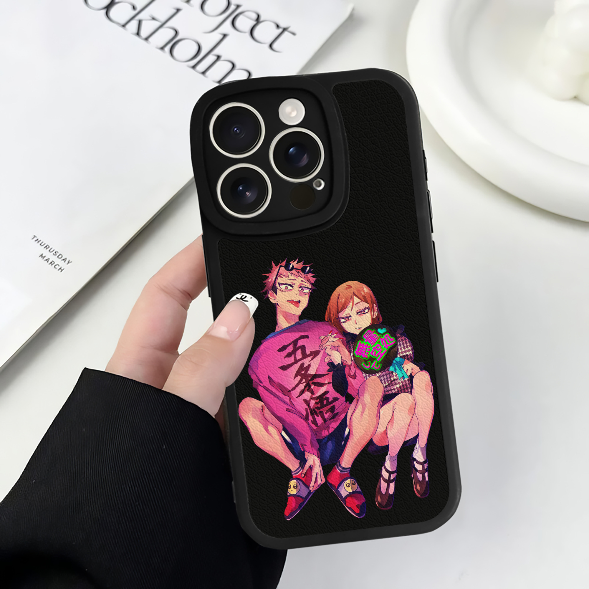 （画像用） 呪術廻戦 Jujutsu Kaisen 【iPhone 16シリーズ対応】シリコンスマホケース（レザー調） 材質：シリコン